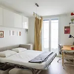 Cosy Studio Metro 14, 13