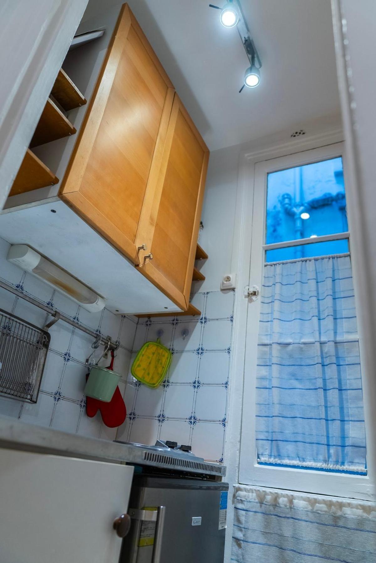 Cosy Metro 14, 13 Apartment